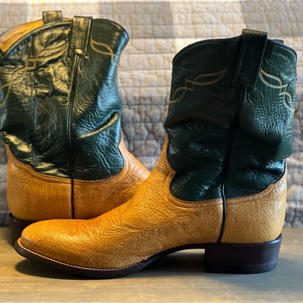 Tony Lama Men’s Roper style boot, genuine leather, minimal wear, made in the USA